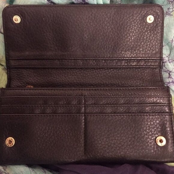 TORI BURCH Black Cobbled Leather Trifold Envelope Wallet. - Picture 2 of 5